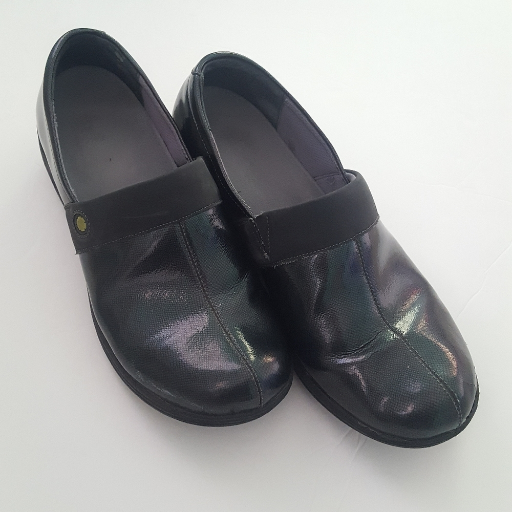 Dansko Work Wonders Camellia Nursing Clogs